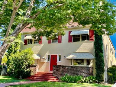 Main picture of 1045 38th St