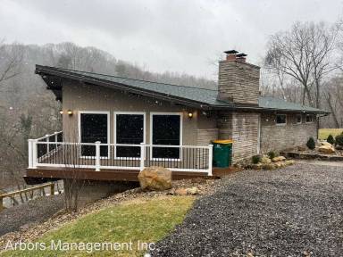 Main picture of 103 Rock Ridge Rd