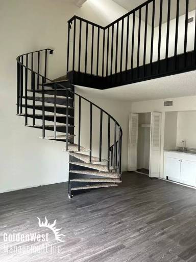 Main picture of 815 - 830 E Maryland Ave