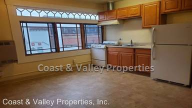 Main picture of 323 Main St