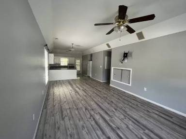 Main picture of 340 W Pointe Dr