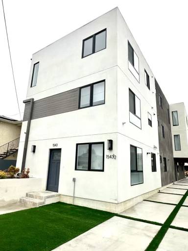Main picture of 1543 W 37th Pl