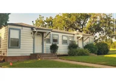 Main picture of 203 College Dr