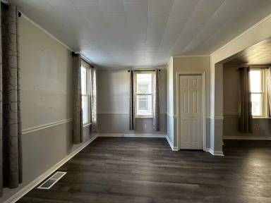 Main picture of 120 Maple St