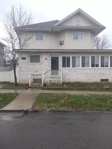 Main picture of 902 Beatty Ave