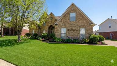 Main picture of 5428 Gold Leaf Ln
