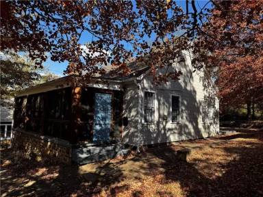 Main picture of 610 N Olive Ave