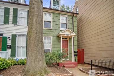 Main picture of 241 Hanover St