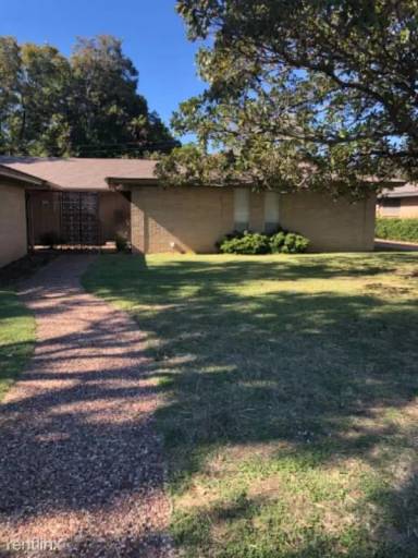 Main picture of 4804 South Dr