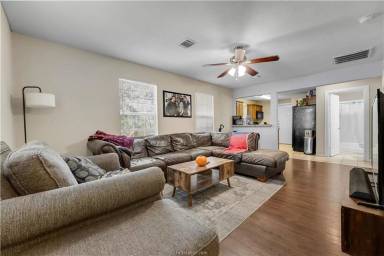 Main picture of 827 Pasler St