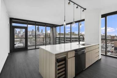 Main picture of 1401 W Randolph St