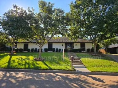 Main picture of 1110 Wilshire Dr
