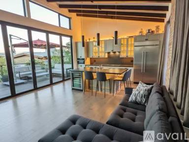 Main picture of 434 Lakeview Way