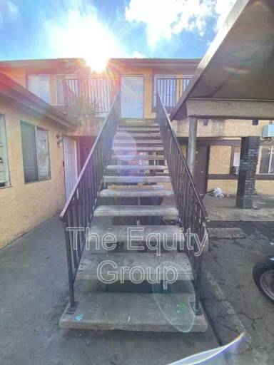 Main picture of 1017 W Goshen Ave