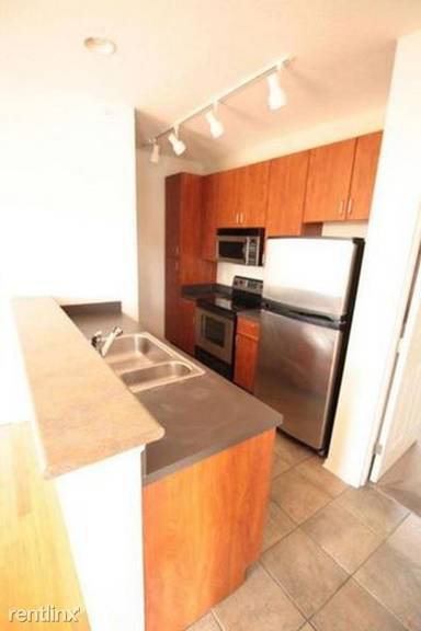 Main picture of 120 E Mound St