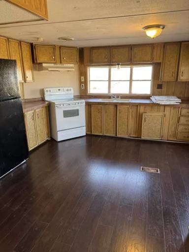 Main picture of 8425 E County Road 7300