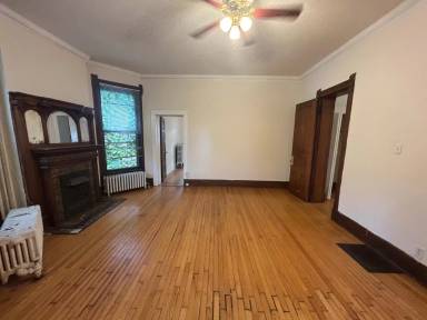 Main picture of 319 N Pinckney St