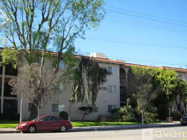 Main picture of 6121 Woodman Ave