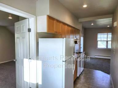 Main picture of 828 Broadway Ave