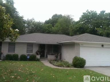 Main picture of 1705 W Midway St