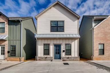 Main picture of 604 W 2nd St