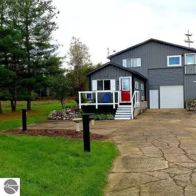 Main picture of 734 E Cayuga St