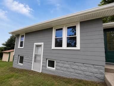 Main picture of 2025 S Bluff Blvd