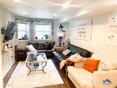 Main picture of 926 W George St