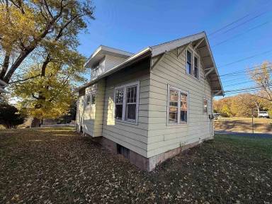 Main picture of 834 N 4th St