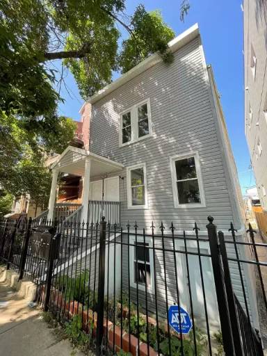 Main picture of 2424 W Iowa St