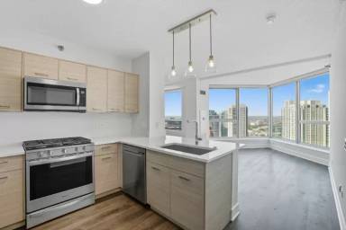 Main picture of 296 N Canal St