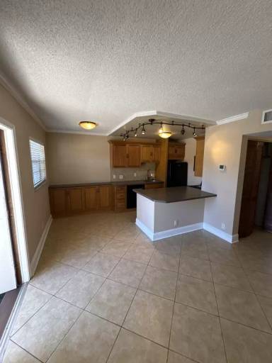 Main picture of 305 E Ocean Ave