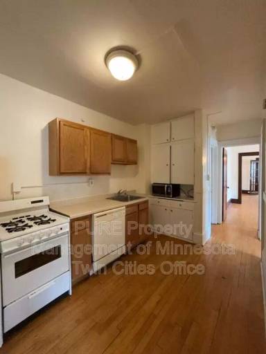 Main picture of 712 W 32nd St