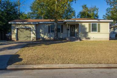 Main picture of 210 W Zenith Ave