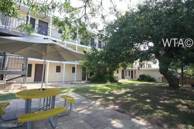 Main picture of 2700 Manor Rd