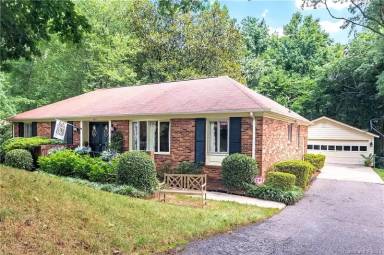 Main picture of 5917 Cherrycrest Ln