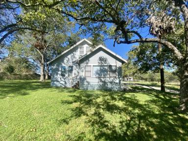 Main picture of 222 W Holland St