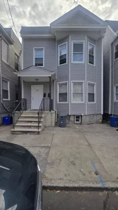 Main picture of 830 S 18th St