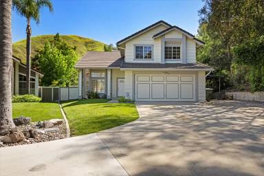 Main picture of 5080 Woodland Ave