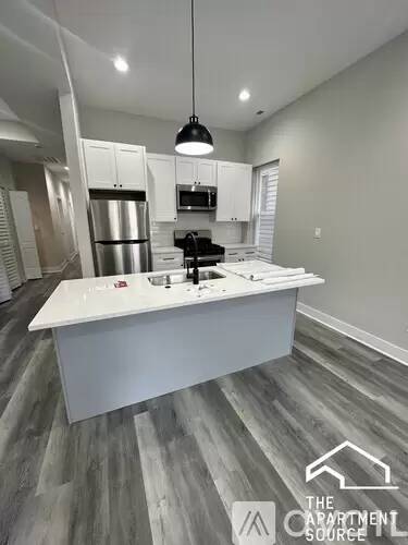 Main picture of 1425 N Campbell Ave