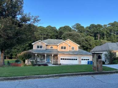 Main picture of 2068 Lakewood Cir