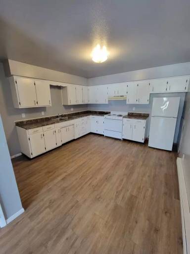 Main picture of 228 W 12th St