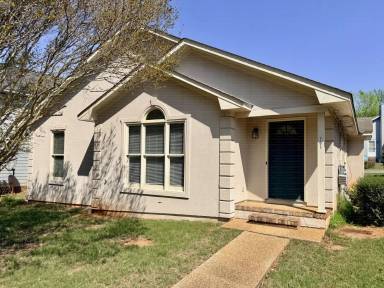 Main picture of 701 Robins Nest Ct