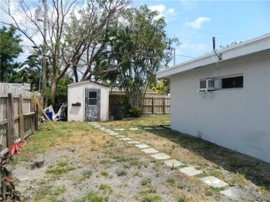 Main picture of 2461 SW 16th Ct