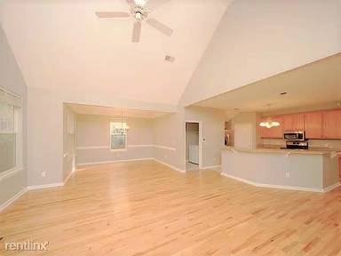 Main picture of 124 Corn Planters St
