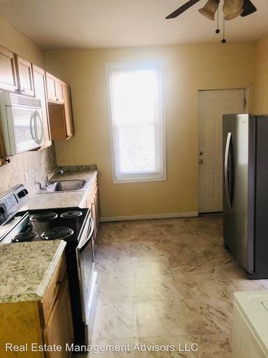 Main picture of 945 N Fallon St