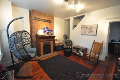 Main picture of 452 E Sycamore St