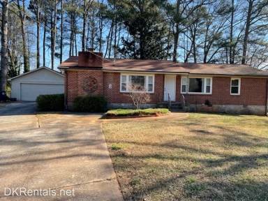 Main picture of 1560 Carlton Ave