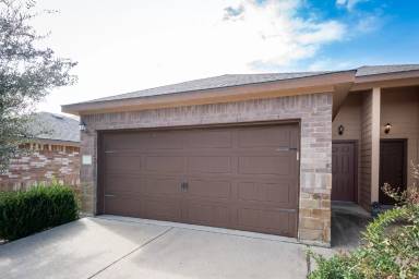 Main picture of 411 Jack Rabbit Ln