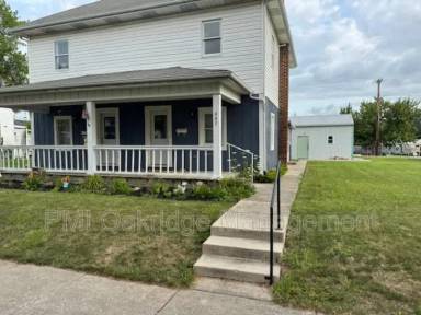 Main picture of 687 E Main St